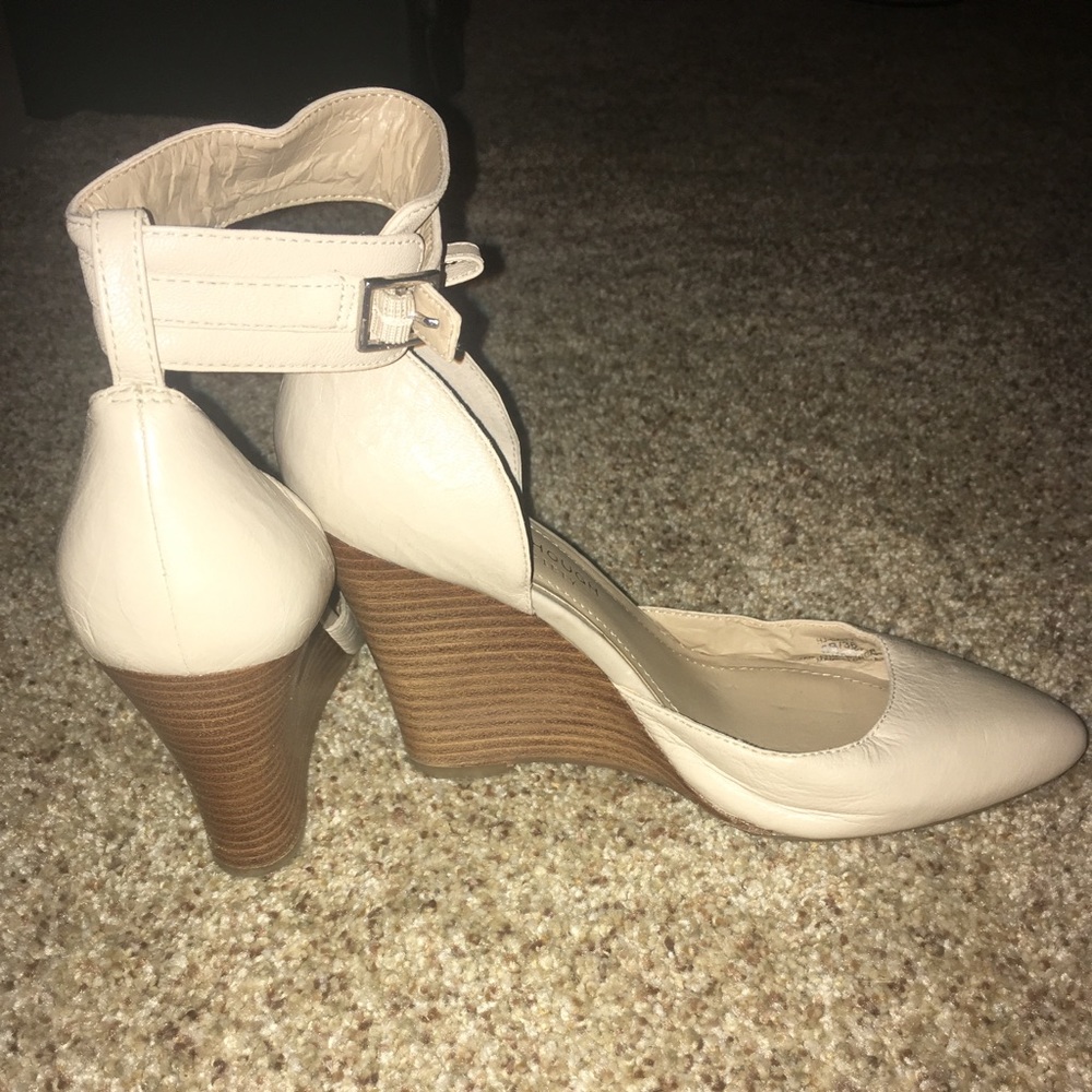 Strap heel platforms